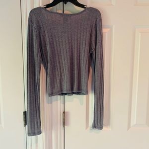 Cropped v neck grey sweater